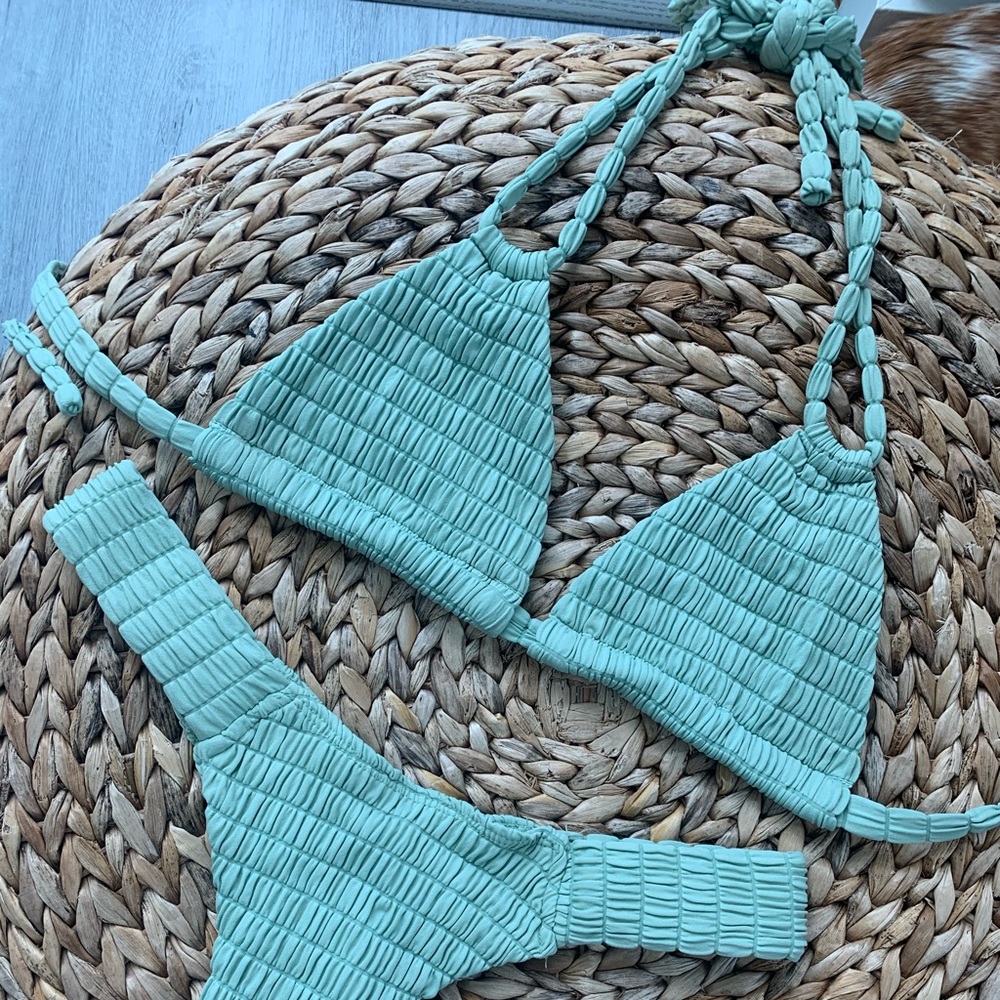 MONTCE Pistache Scrunch Uno Bikini Set